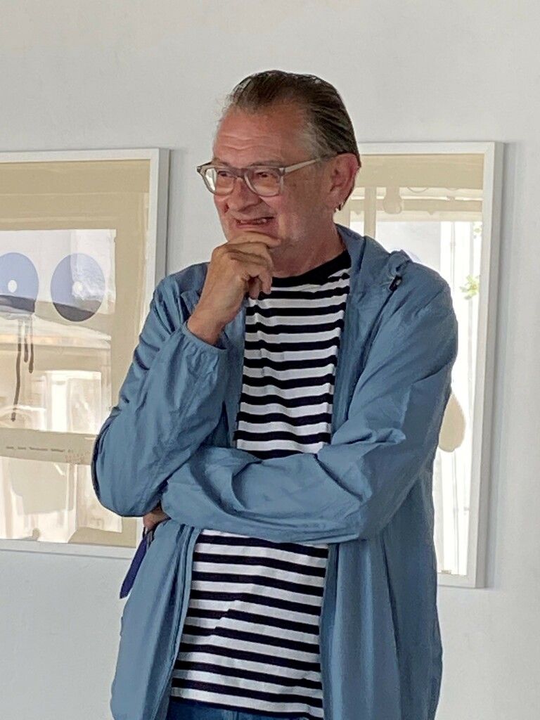 Rudi Klein, Künstler und Cartoonist, in Bregenzer Galerie. »D6