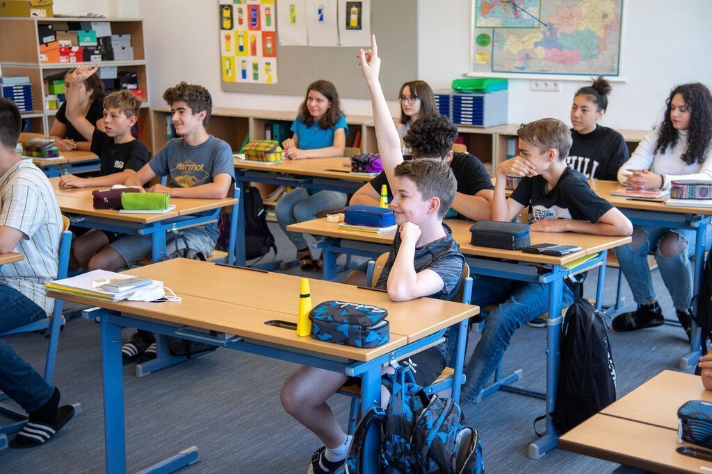 Große Freude an den Schulen nach Ende der Maskenpflicht in den Klassen. »A2, 3