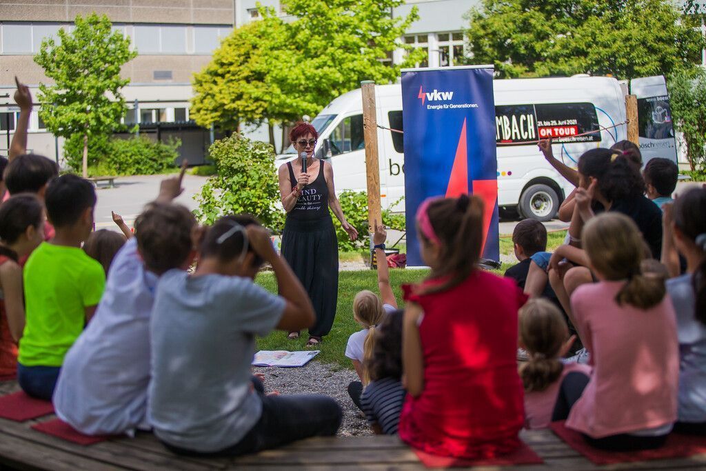 Buch am Bach ist mit Autoren auf Tour und kommt direkt an die Schulen. »A7