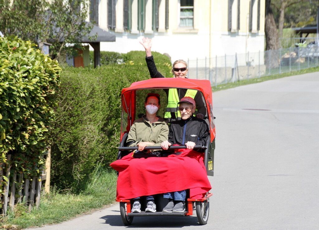 Mit der Rikscha auf neuen Wegen durchs Leiblachtal