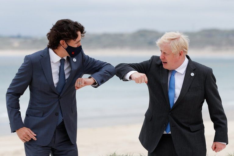 Kanadas Premier Trudeau begrüßte Gastgeber Johnson. RTS