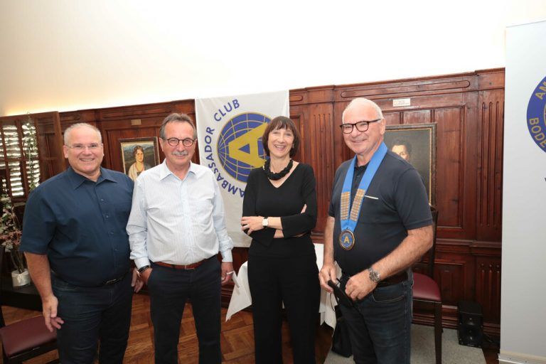 Kassier Charly Lang, Clubmaster Walter Eberle, Intendantin Elisabeth Sobotka und Präsident Ambros Hiller. AME