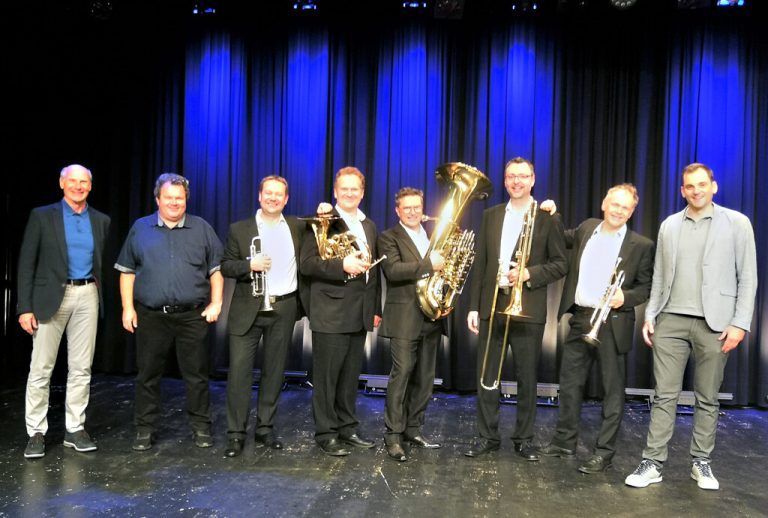 <p class="caption">Künstler, Gemeinde- und Kulturverantwortliche freuten sich über das gelungene Event mit Sonus Brass. <span class="copyright">mst/2</span></p><p class="caption"/>