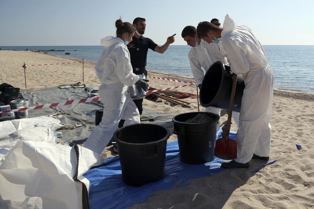 Ölteppich vor Korsika verschmutzt Strand