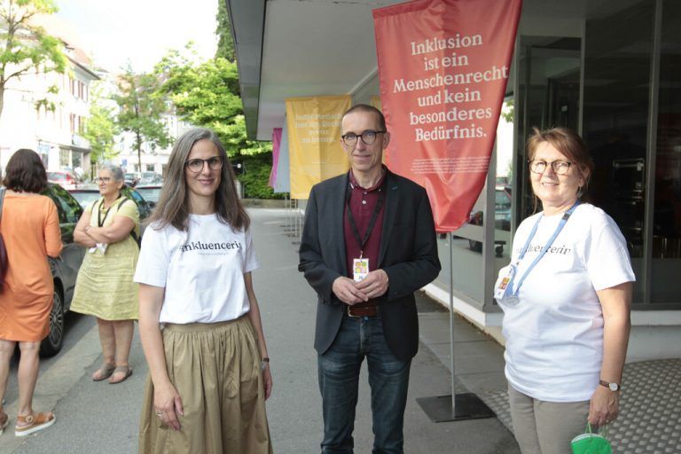 Obfrau Nicole Klocker-Manser (l.), Walter Schmolly und Claudia Niedermaier.