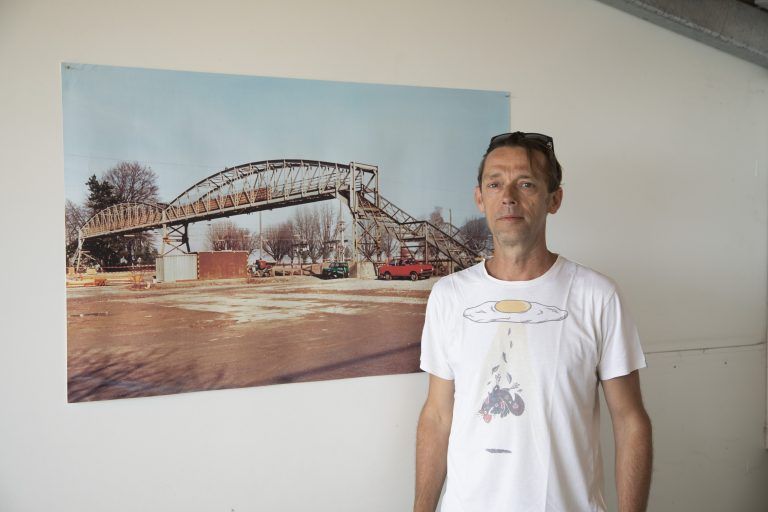 Kritischer Beitrag von Gregor Koller zum Abbruch der alten Fußgängerbrücke, die Bregenz mit dem See verbindet.