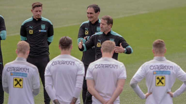 SEEFELD,AUSTRIA,09.JUN.21 - SOCCER - UEFA European Championship, preview, OEFB base camp, training. Image shows head coach Franko Foda and assistant coach Thomas Kristl and. Photo: GEPA pictures/ Daniel Schoenherr
