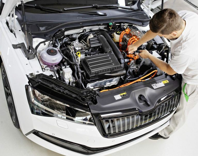 Skoda muss wegen Chip-Lieferengpässen die Produktion drosseln. Fa