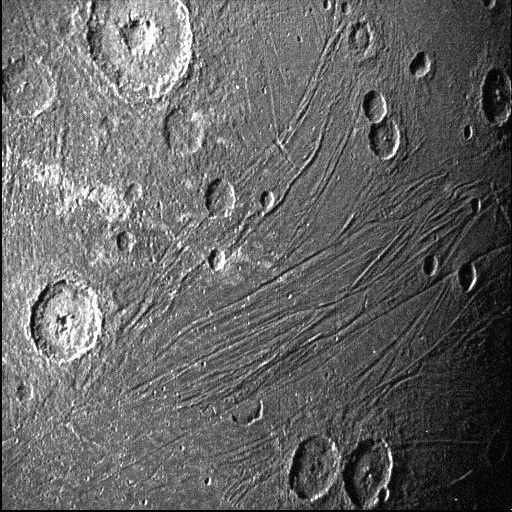 Erste Bilder vom Jupiter-Mond Ganymed
