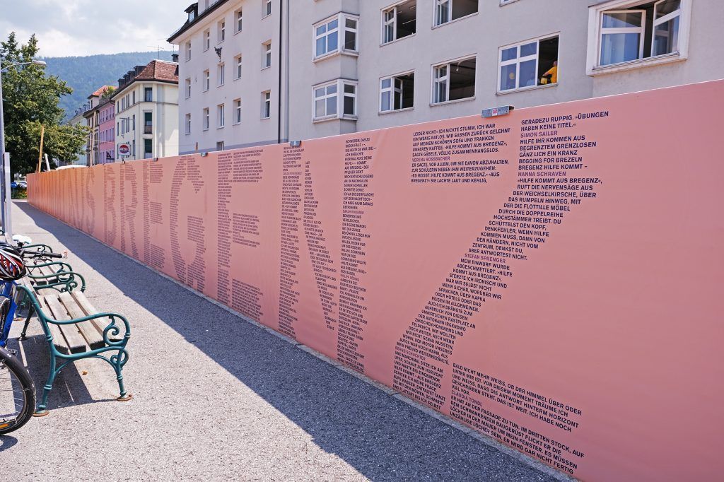Wie Franz Kafka auf den Bauzaun gekommen ist