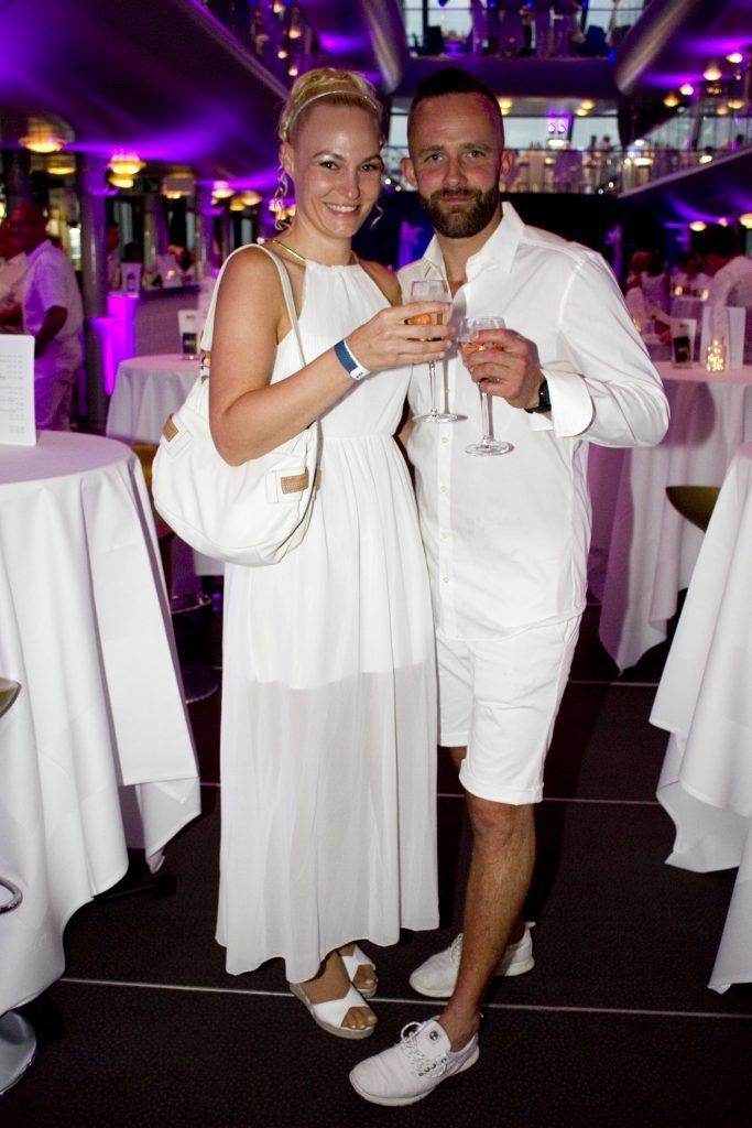 Sommerparty ganz in Weiß