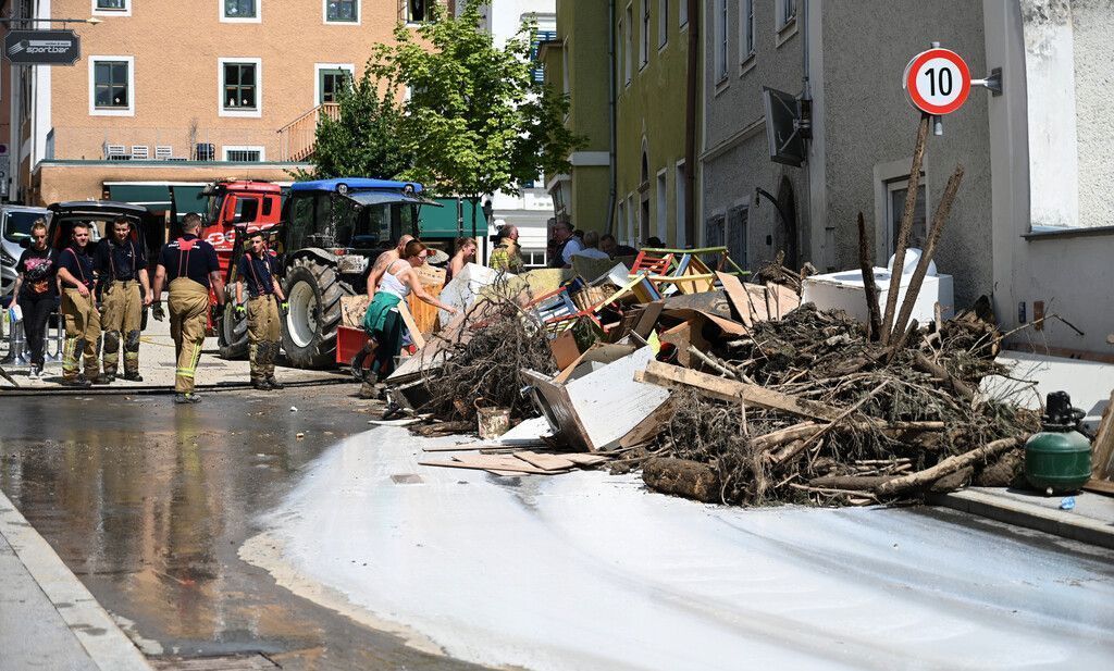 Österreich: Aufräumarbeiten und Millionenschäden