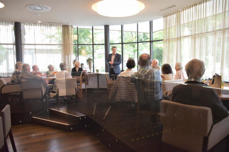 Bgm.Christian Natter informierte über das aktuelle Gemeindegeschehen.hapf