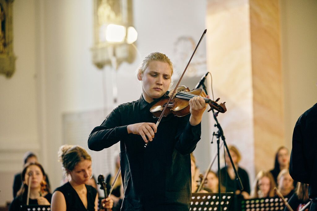 Jugend erobert die alte Stella-Kapelle
