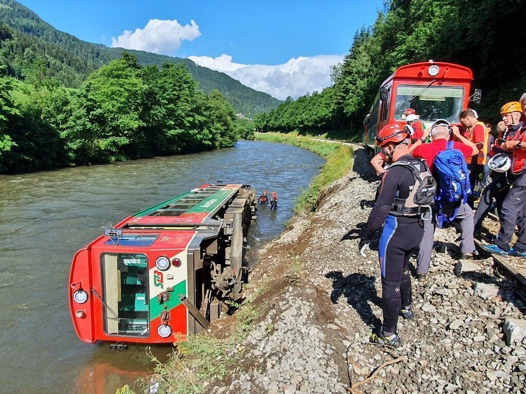 Garnitur der Murtalbahn entgleist
