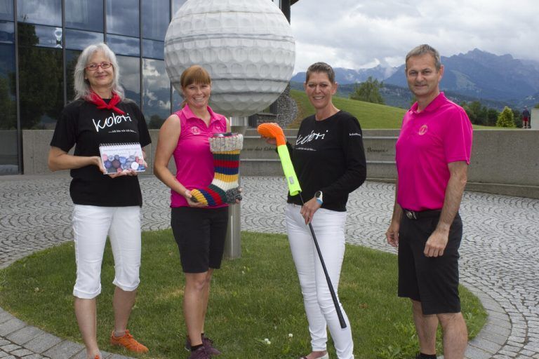 Designerin Brigitte Kohn (l.) sowie Vizegeschäftsführerin Julia Breuß mit Golferin Angelika Rist und Golfclubgeschäftsführer Arno Gasser. Franc