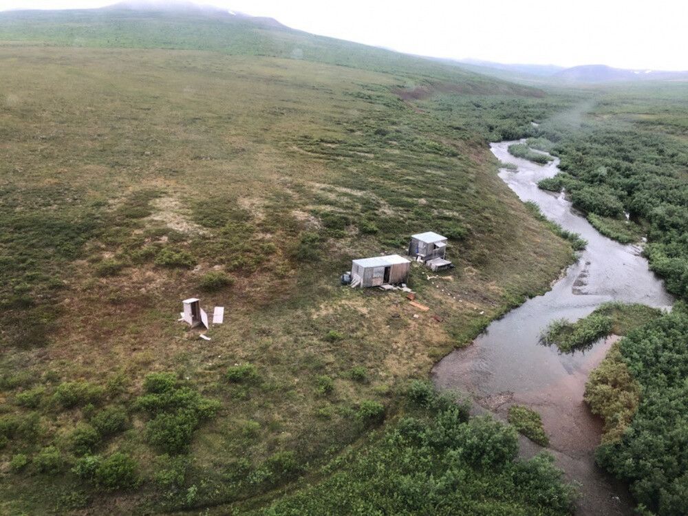 Mann eine Woche lang in Wildnis von Alaska von Bär verfolgt