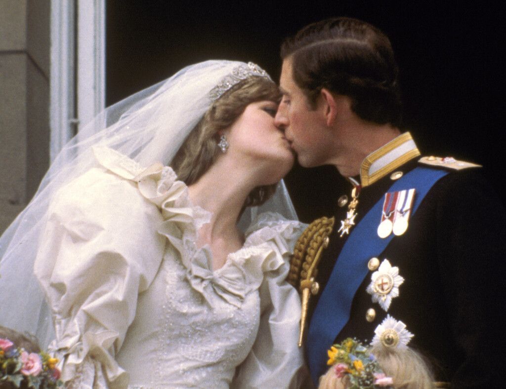 40 Jahre altes Stück Torte kommt unter den Hammer