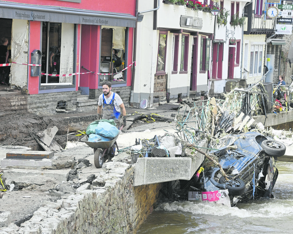 Wassermassen bringen Tod und Zerstörung