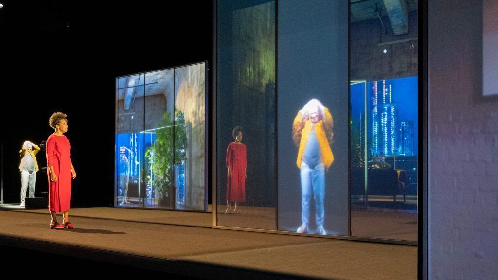 Uraufführung bei Festspielen gut aufgenommen: Uploaden, um ewig zu leben &#8211; geht das?