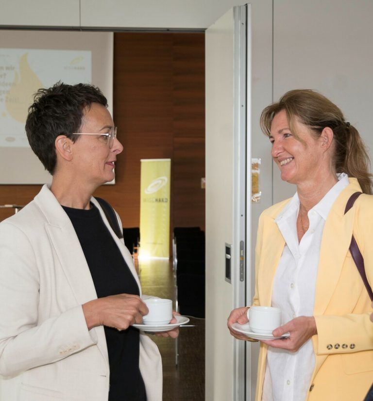 Friedericke Mathis (Schönheit und Gesundheit) und Bettina Abendroth (Rosengold).