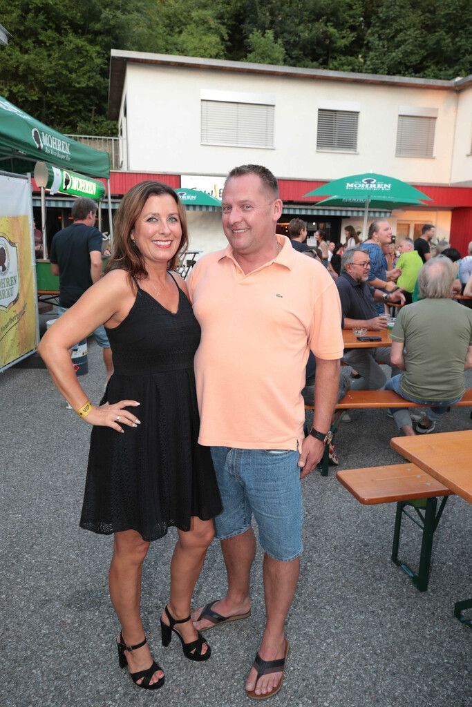Viel Partylaune in neuer Bar