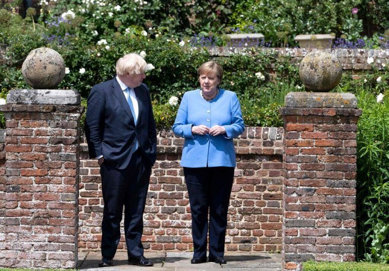 Johnson und Merkel trafen sich auf Chequers nahe London. AFP