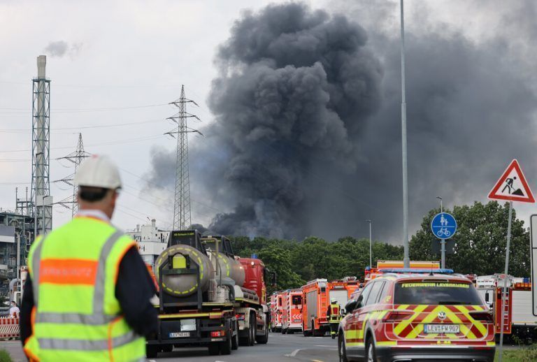 Nach der Explosion untersuchen nun Einsatzkräfte den Ort.DPA/APA