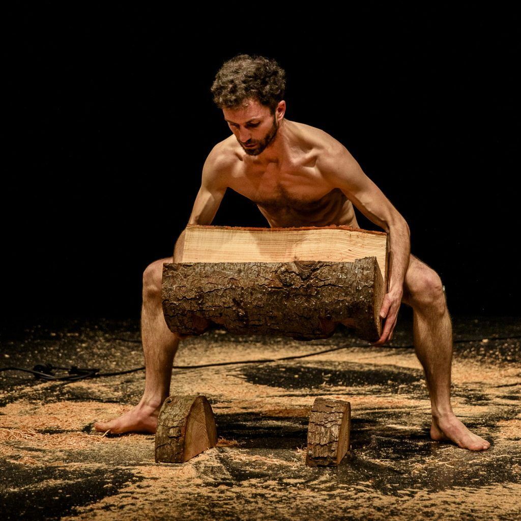 Eine performative Heimatsuche