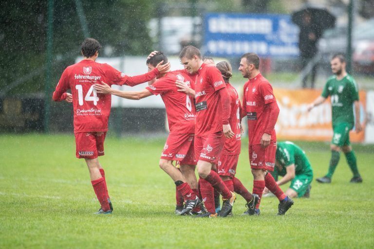 Bei strömendem Regen durften die Gastgeber auf der Gastra jubeln, Liganachbar DSV wurde deutlich mit 5:2 bezwungen.<span class="copyright"> vn-sams</span>