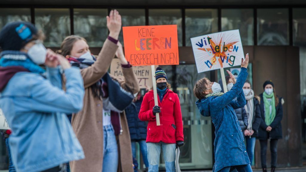 Neos wollen eigenen Landtag für Junge