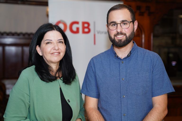 ÖGB-Vorarlberg-Geschäftsführerin Manuela Auer mit dem neuen Rechtschutzsekretär Manuel Ganahl. FA