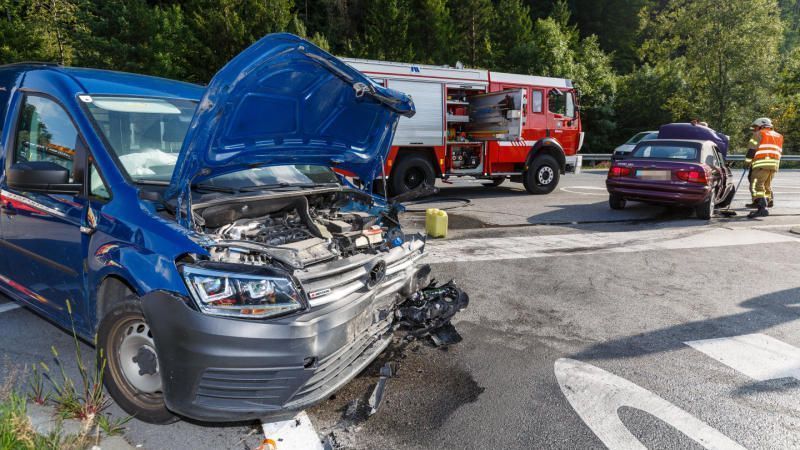 Kollision beim Abbiegemanöver