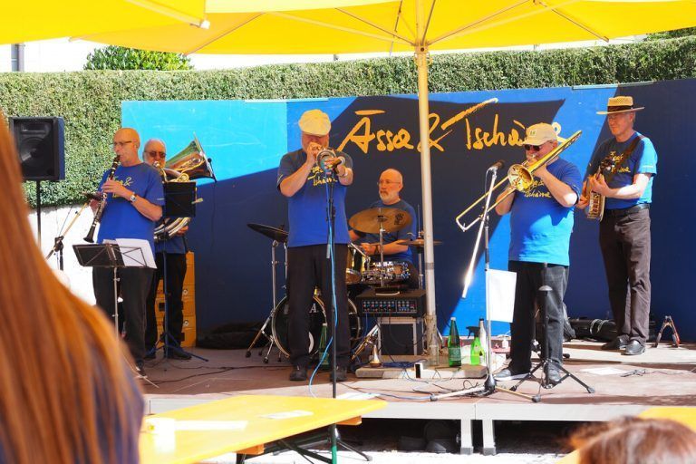 Ab 4. September wird auf dem Thüringer Dorfplatz gefeiert. Zum Auftakt spielt die Imperial Jazzband beim Ässa & Tschässa auf.<span class="copyright">Veranstalter</span>