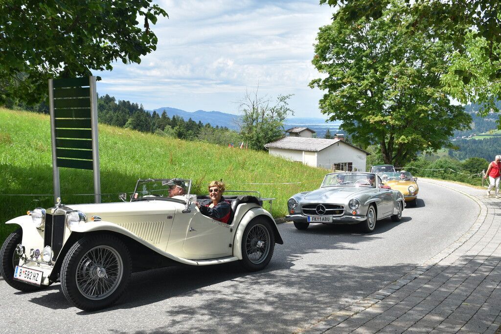 Oldtimer fahren für „Ma hilft“ von Bregenz nach Bludesch