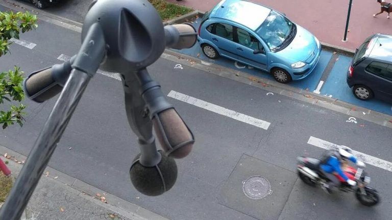 Das neue Lärmradar Méduse soll laute Motorräder und Autos aufspüren. dpa
