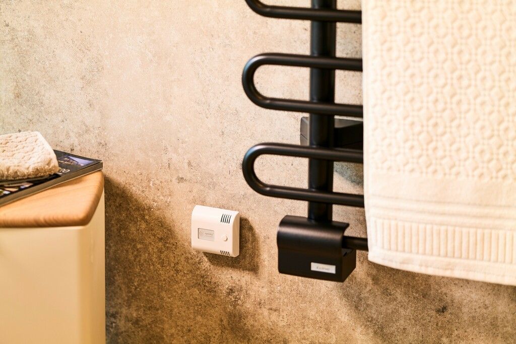 Ein Detektiv im Badezimmer