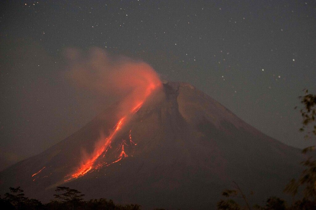 Gewaltiger Lavastrom durch Vulkan Merapi