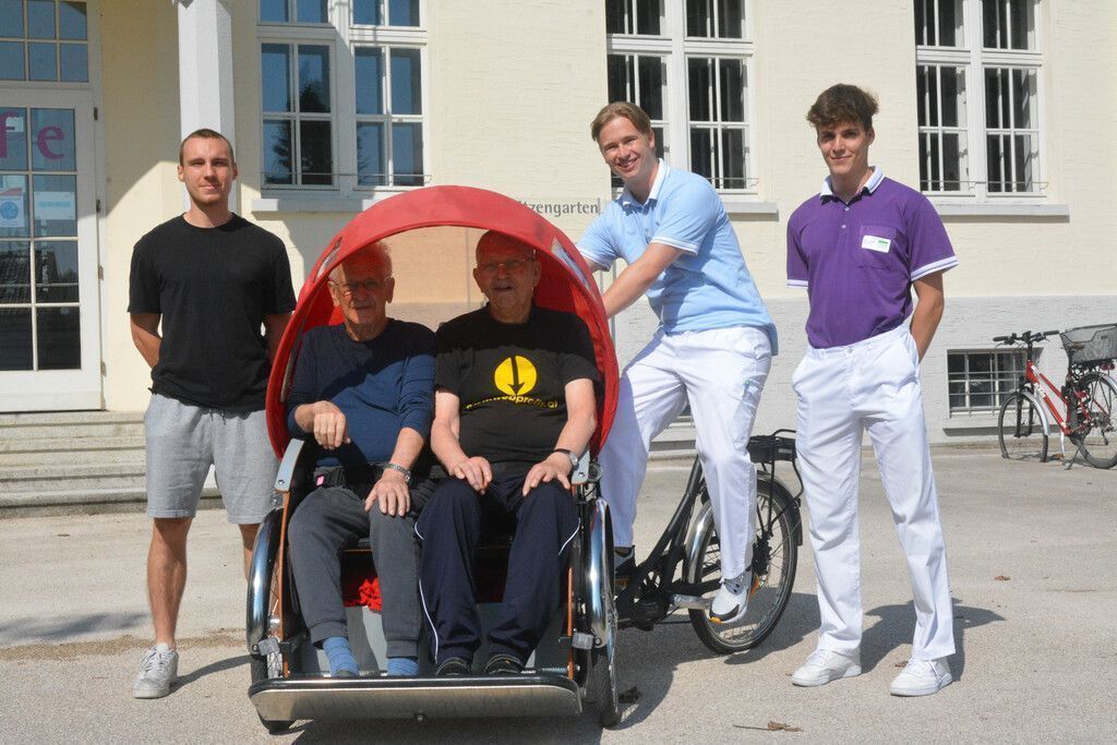 Zivildiener mit Rikschaführerschein