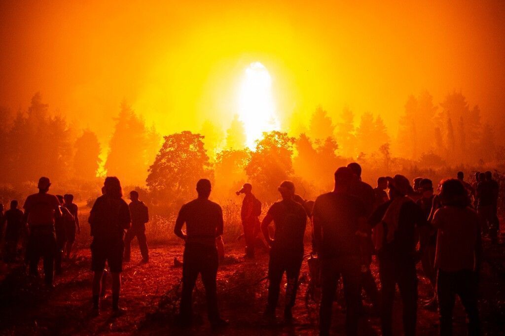 Erneut Evakuierungen auf Euböa – 870 Feuerwehrleute im Einsatz