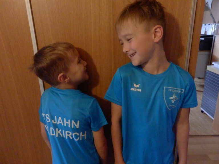 Die Kinder – hier im neuen Vereins-Shirt – suchen einen Vorturner. Herzog