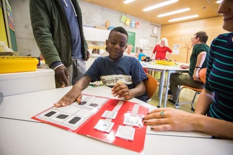Aufatmen: Edisons (11) Familie kann vorerst bleiben. »A6