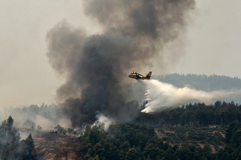 Verzweifelter Kampf gegen Flammen