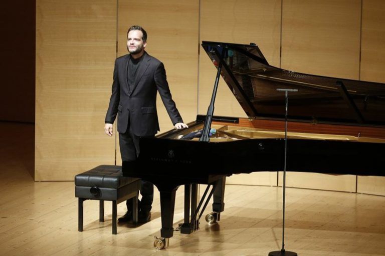 Francesco Piemontesi bot eine in sich ruhende, abgerundete, schlicht vollendete Schubert-Interpretation. Schubertiade