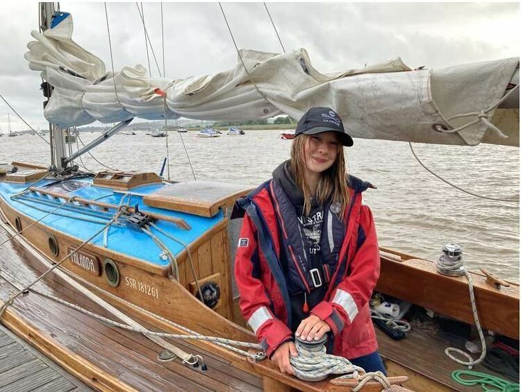 14-Jährige umsegelte in hölzernem Boot Großbritannien