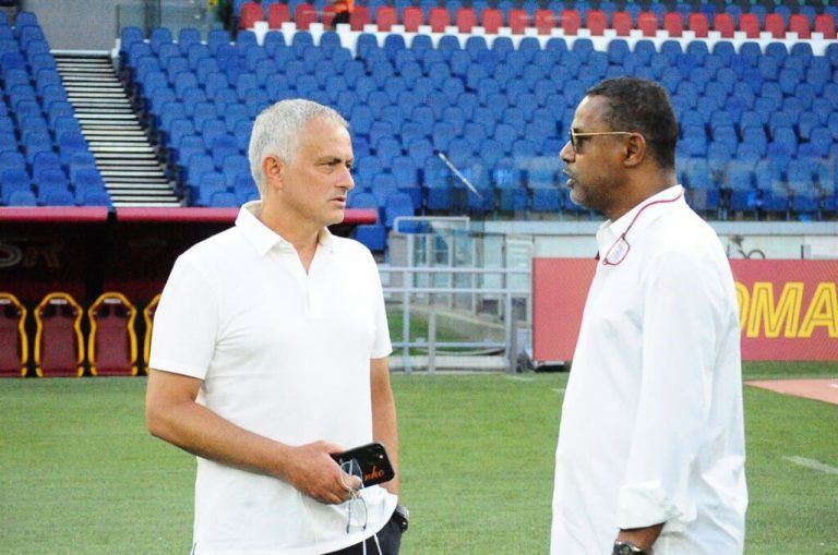 Lassaad Chabbi (r.) im Gespräch mit Trainerkollege José Mourinho (AS Roma). Privat<p class="caption"></p>