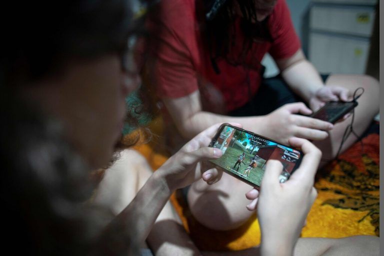 Millionen Menschen verbringen ihre Zeit mit Computerspielen. afp