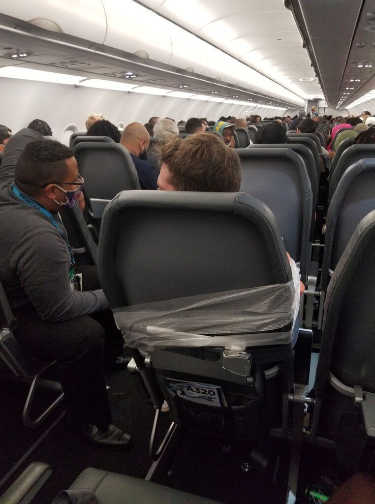 Rabiater Flugpassagier in USA mit Klebeband an Sitz gefesselt