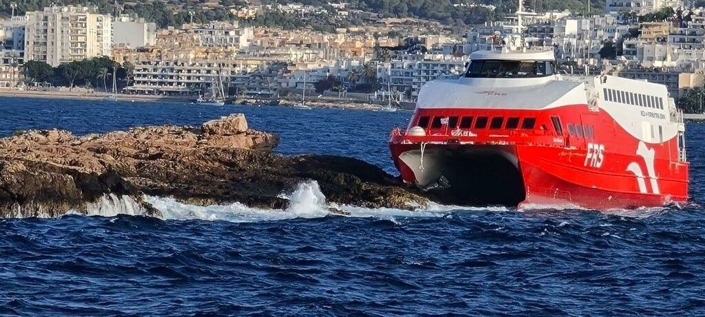 Fähre kracht vor Ibiza auf einen Felsen – 25 Verletzte