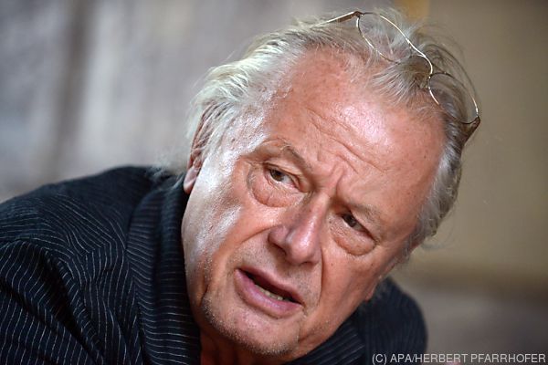 Frank Castorf inszeniert Handke: Über den Balkan nach Prag